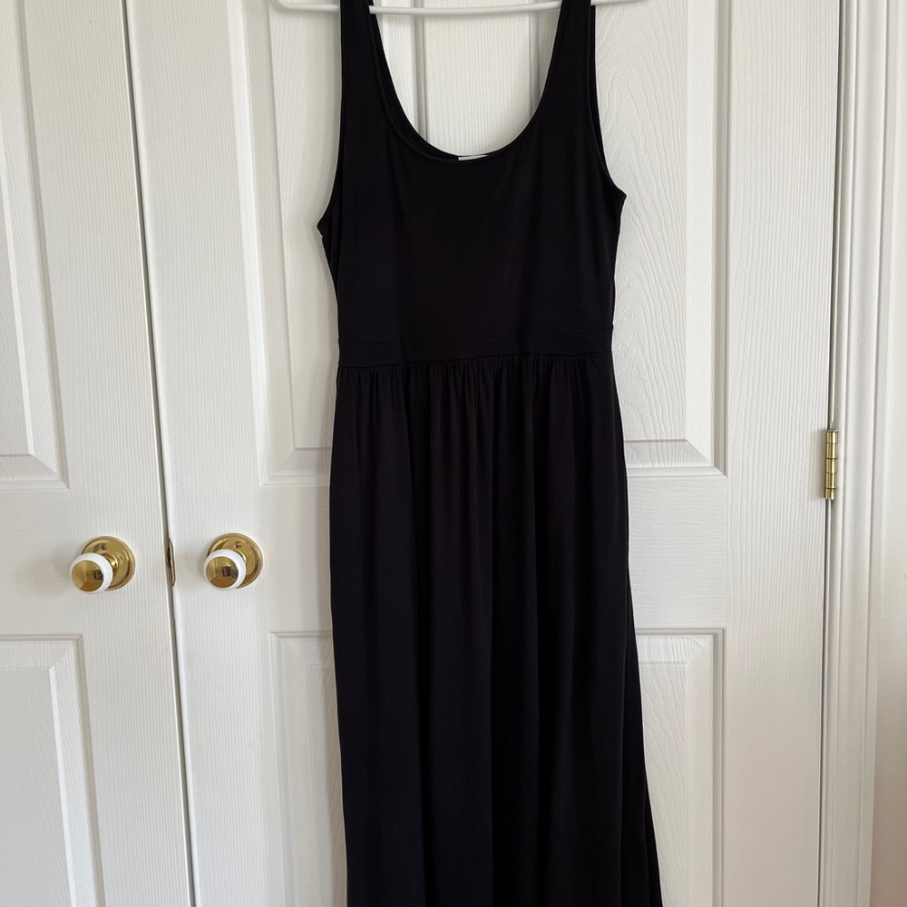 Elegant Black Sleeveless Dress